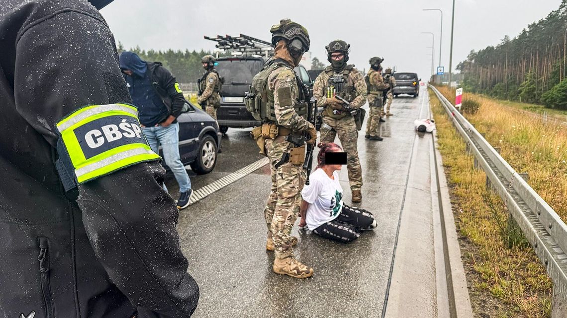 Policjanci CBŚP rozbili gang porywaczy. Brutalnie działali w Polsce i na Łotwie Policjanci CBŚP rozbili gang porywaczy. Brutalnie działali w Polsce i na Łotwie