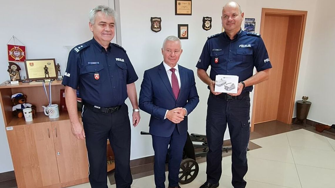 Policjanci dostali sprzęt pomagający w penetracji