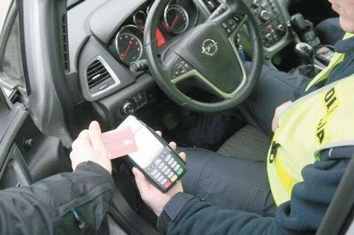 Policjanci mają już terminale płatnicze