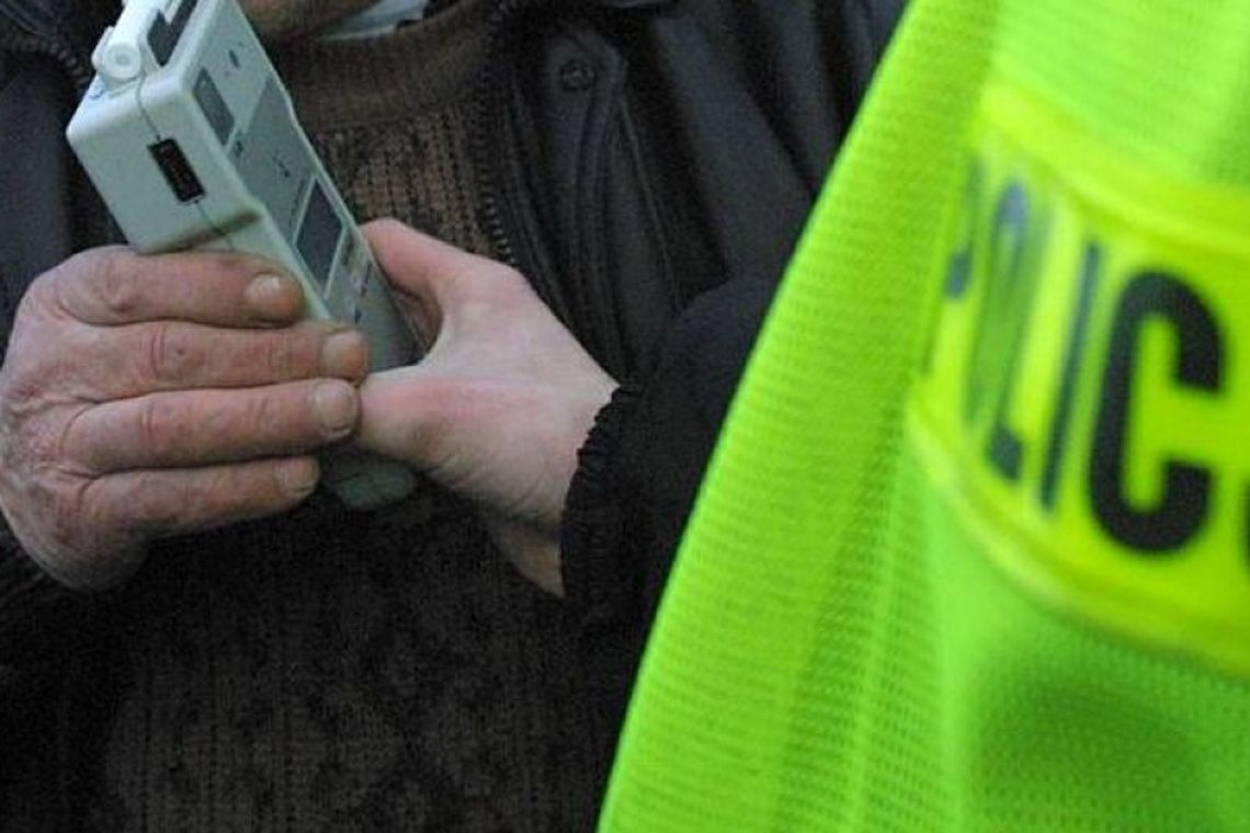 Policjanci mają nieprzyjemności, bo zabrali prawo jazdy pijanemu kierowcy