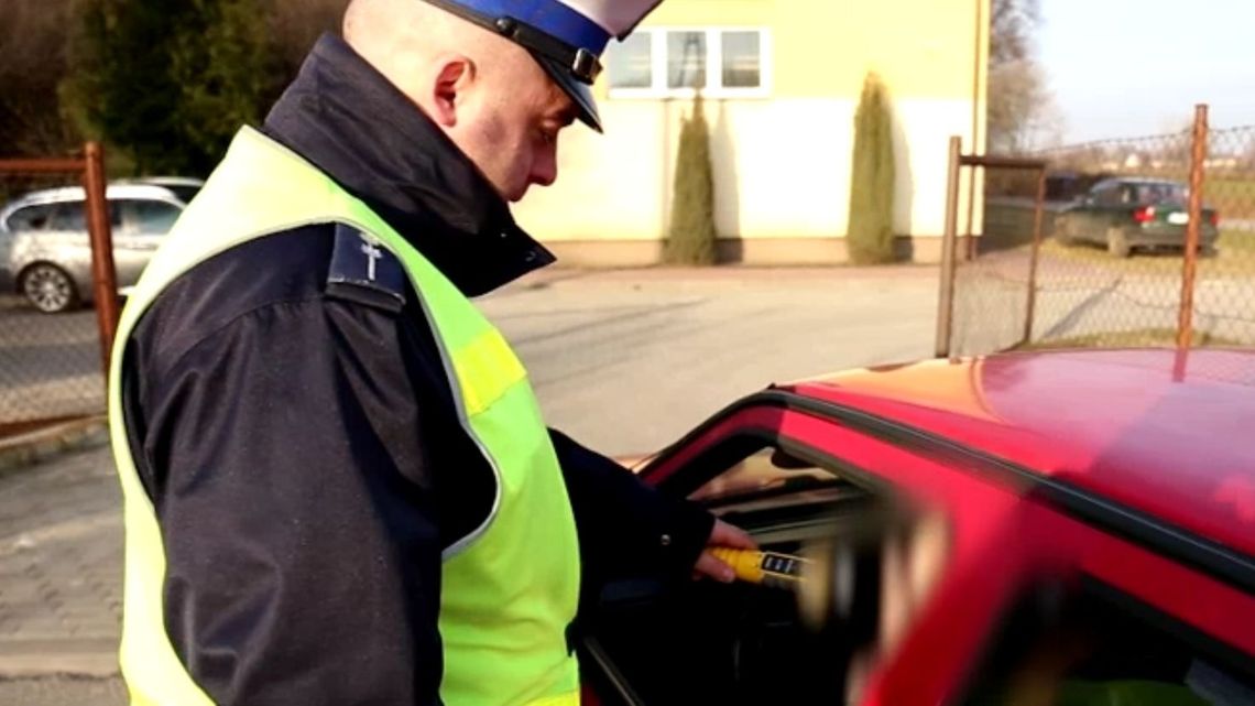 Policjanci odwiedzają okolice lubelskich szkół. Sprawdzają trzeźwość rodziców i uczniów
