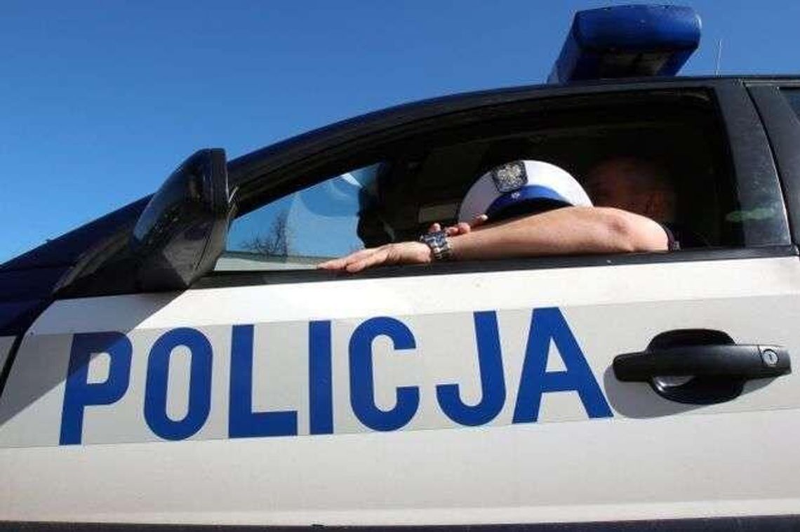 Policjanci podwieźli dwie kobiety. Jedna oskarżyła ich o "niewłaściwe zachowanie" Policjanci podwieźli dwie kobiety. Jedna oskarżyła ich o "niewłaściwe zachowanie"