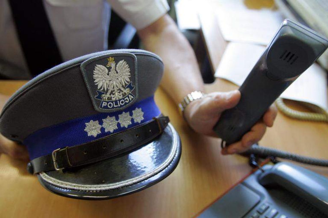 Policjanci ruszyli na pomoc staruszce przez kilometry zasp Policjanci ruszyli na pomoc staruszce przez kilometry zasp