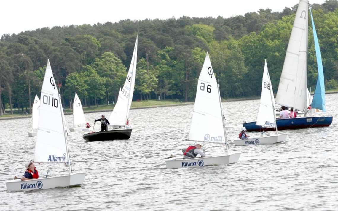 Policjanci skontrolują trzeźwość żeglarzy i kajakarzy