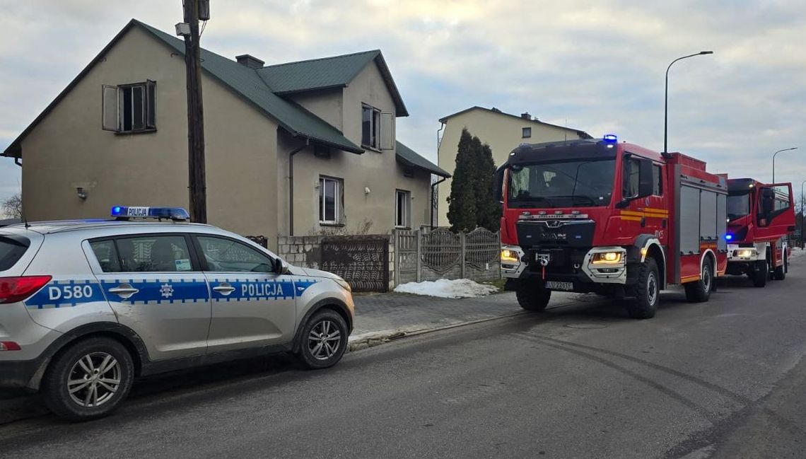 Policjanci uratowali dwoje 42-latków z płonącego domu w Biłgoraju Policjanci uratowali dwoje 42-latków z płonącego domu w Biłgoraju
