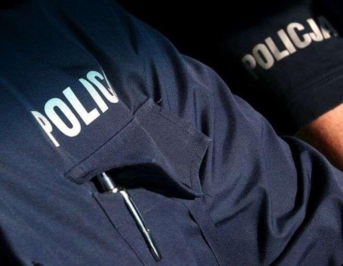 Policjanci uratowali samotną staruszkę Policjanci uratowali samotną staruszkę