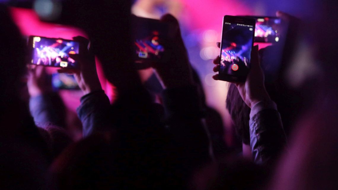 Policjanci weszli na kontrolę do lokalu. A tam tłum ludzi i dyskoteka Policjanci weszli na kontrolę do lokalu. A tam tłum ludzi i dyskoteka