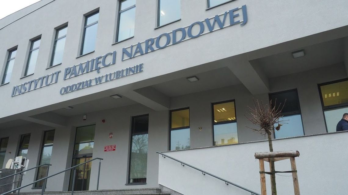 Policjanci z alkomatem na konferencji IPN w Krasnobrodzie Policjanci z alkomatem na konferencji IPN w Krasnobrodzie