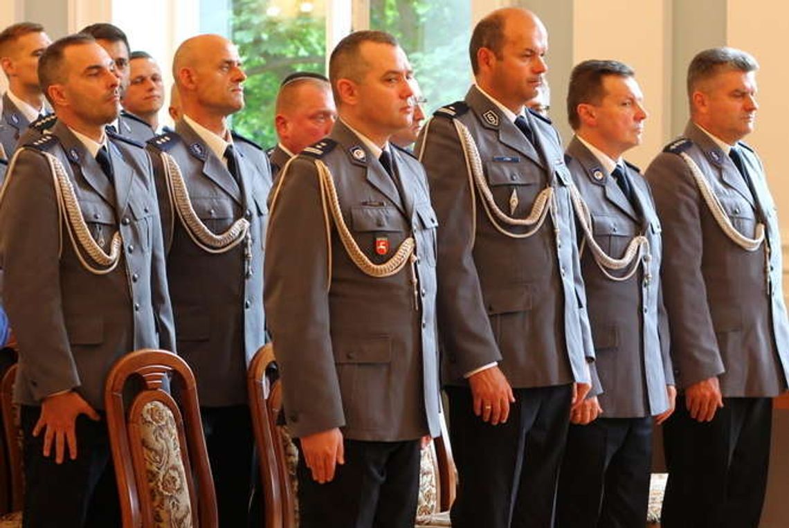Policjanci z  Puław odebrali nagrody i awanse