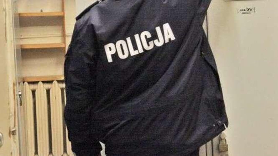 Policjanci z Ryk pobili zatrzymanego 70-latka? Odpowiedź policji na zarzuty RPO