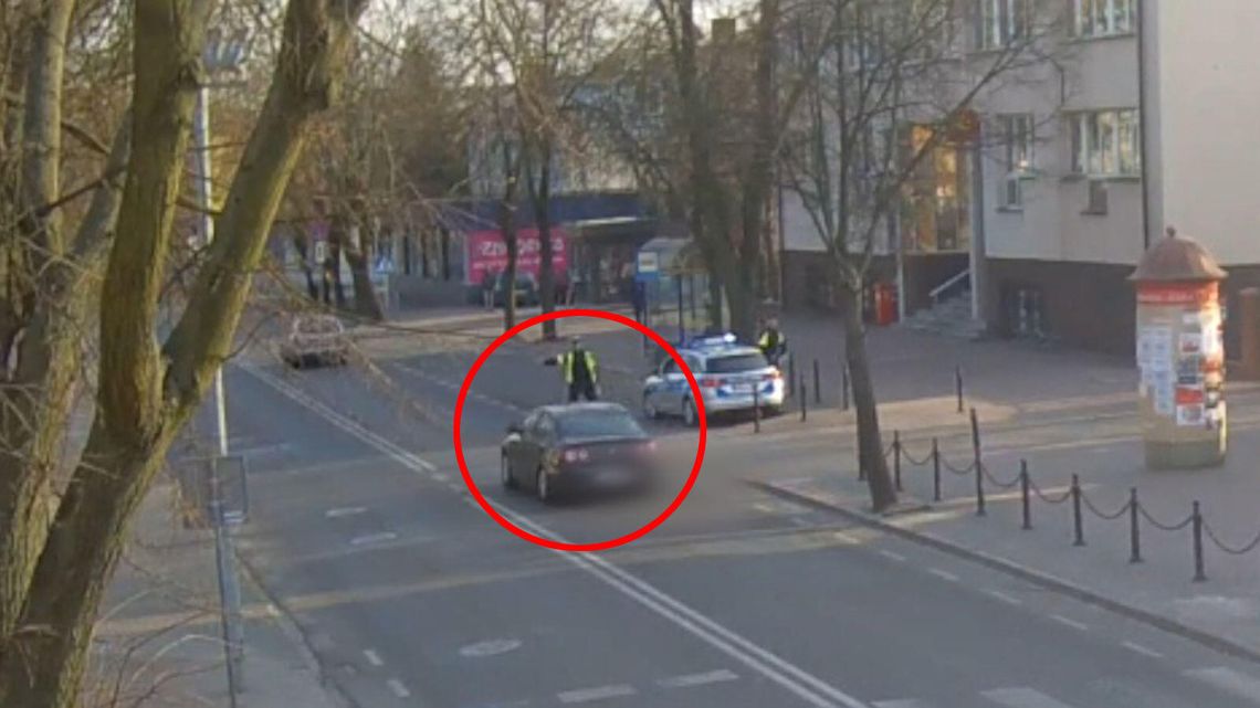 Policjant machał, nastolatek go zignorował i zaczął uciekać [wideo]