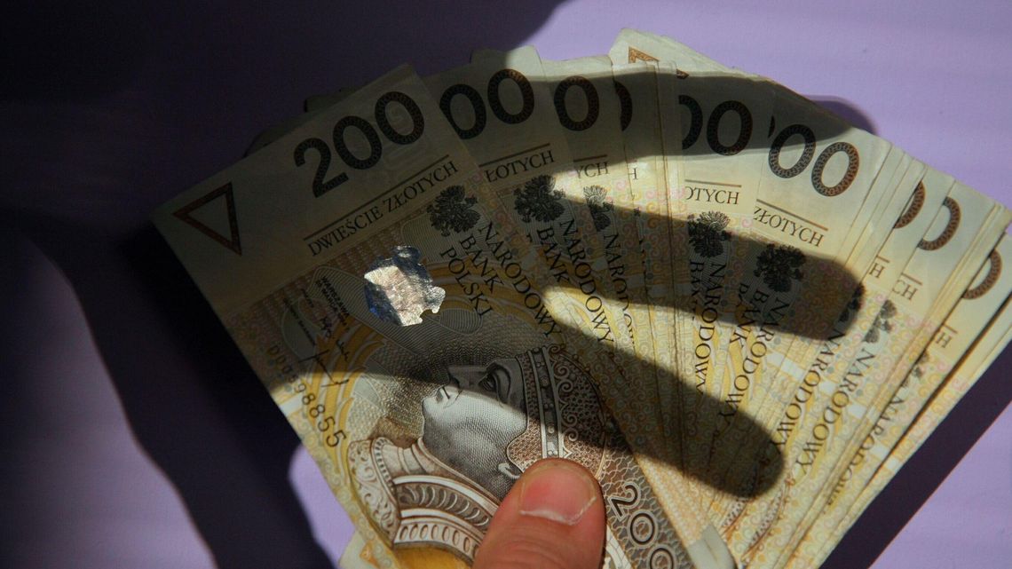 Policjant nie był prawdziwy. Ale stracone 200 000 złotych już tak Policjant nie był prawdziwy. Ale stracone 200 000 złotych już tak