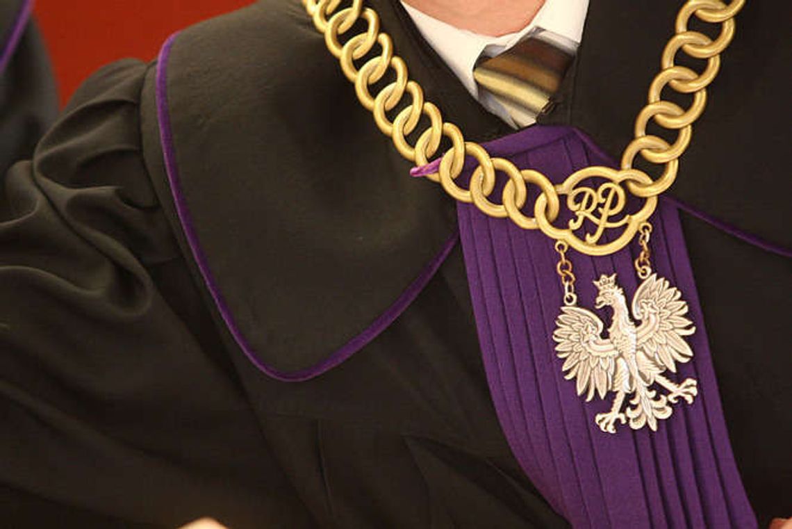 Policjant oskarżony. Chodzi o pobicie zatrzymanego 18-latka