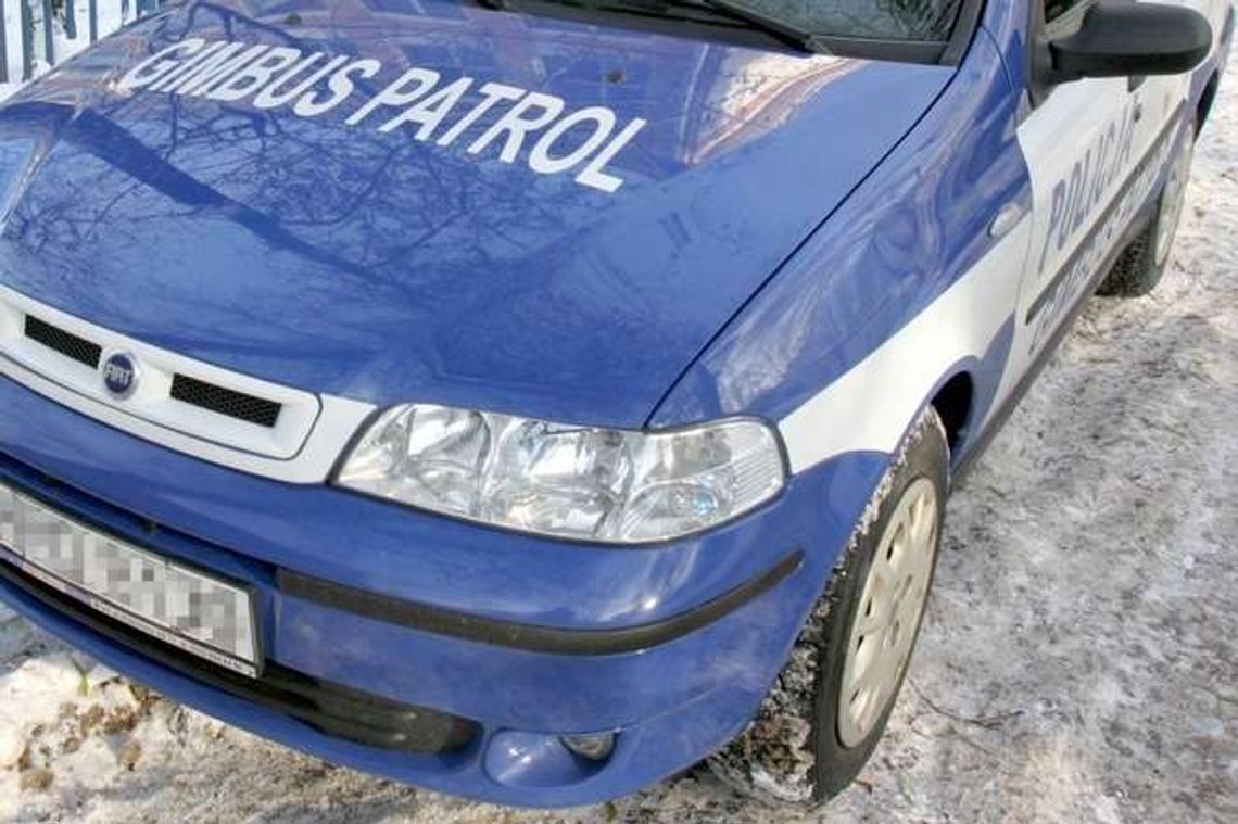 Policjant przytrzymywał 14-latkę, całował ją i dotykał jej miejsc intymnych. Policja zapłaci zadośćuczynienie Policjant przytrzymywał 14-latkę, całował ją i dotykał jej miejsc intymnych. Policja zapłaci zadośćuczynienie