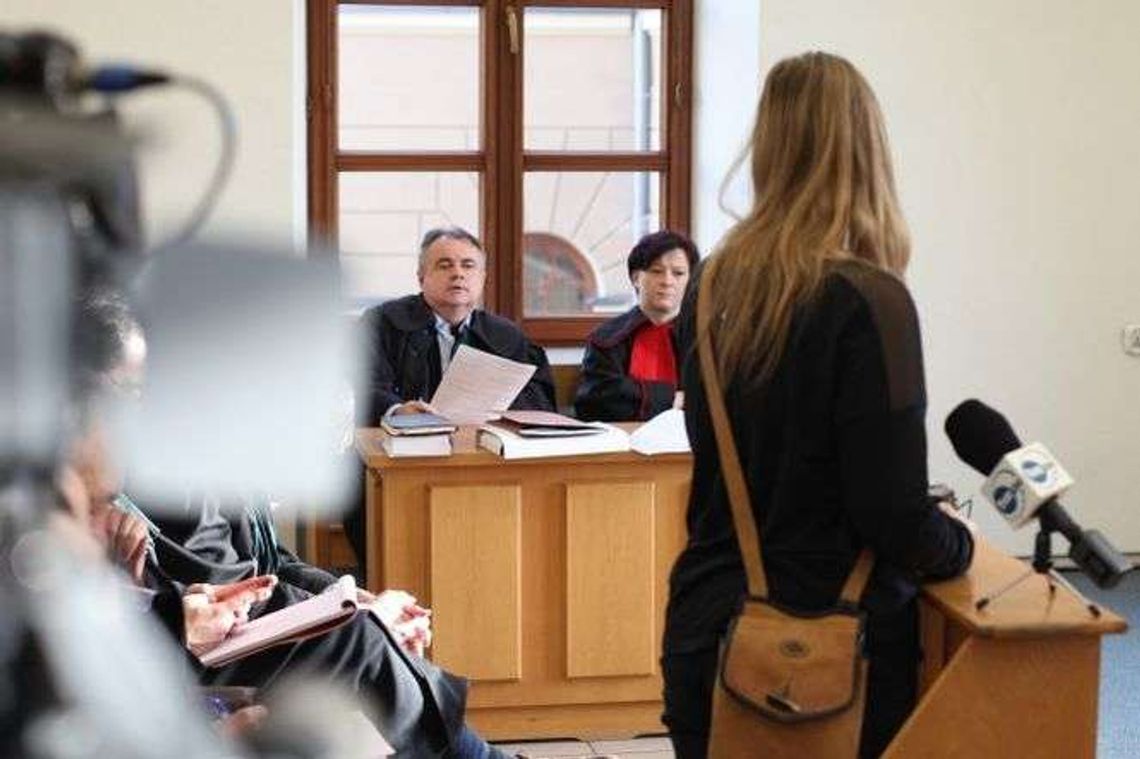 Policjant raził paralizatorem, inni patrzyli? Kolejni świadkowie potwierdzają zarzuty