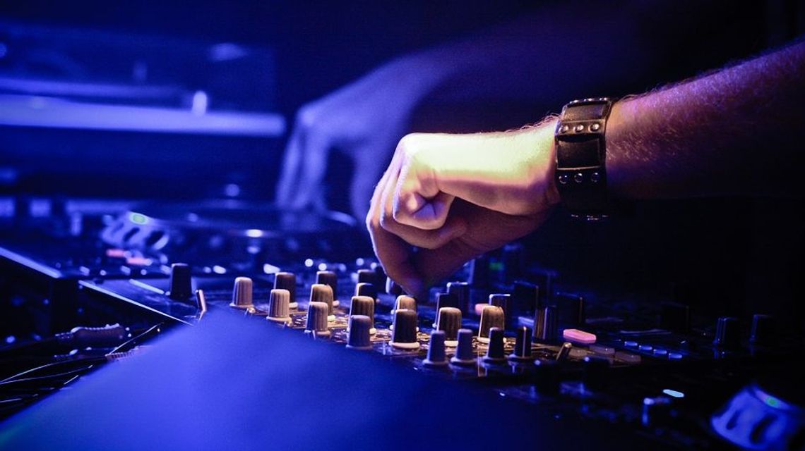 Policjant uderzył DJ-a podczas imprezy nad Zalewem Zemborzyckim?