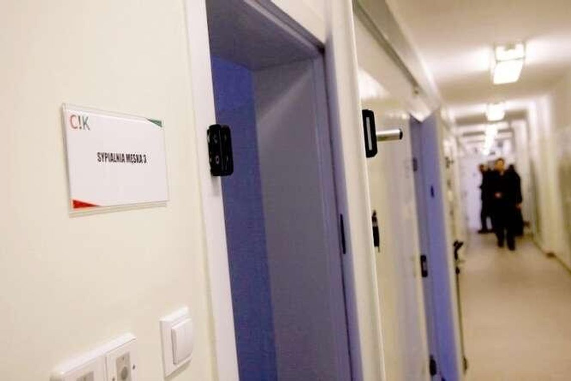 Policjant "uspokajał" też paralizatorem 22-latka? Nie tylko Francuz ucierpiał od paralizatora