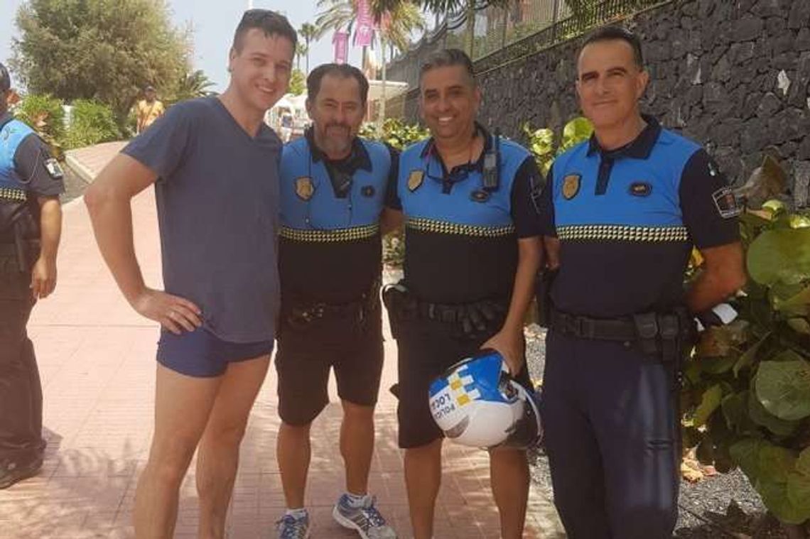 Policjant z Lublina złapał złodziei na Teneryfie. Zauważył ich gdy leżał na plaży Policjant z Lublina złapał złodziei na Teneryfie. Zauważył ich gdy leżał na plaży