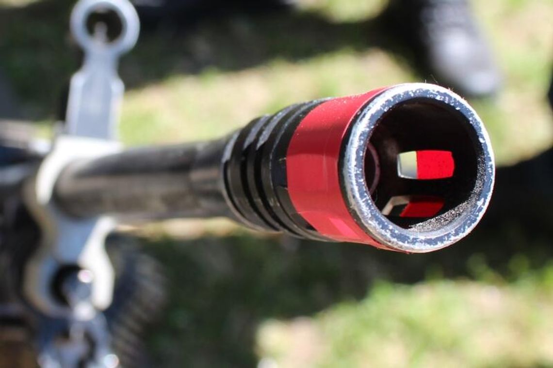 Policjant zatrzymał kłusownika. Leżał w krzakach