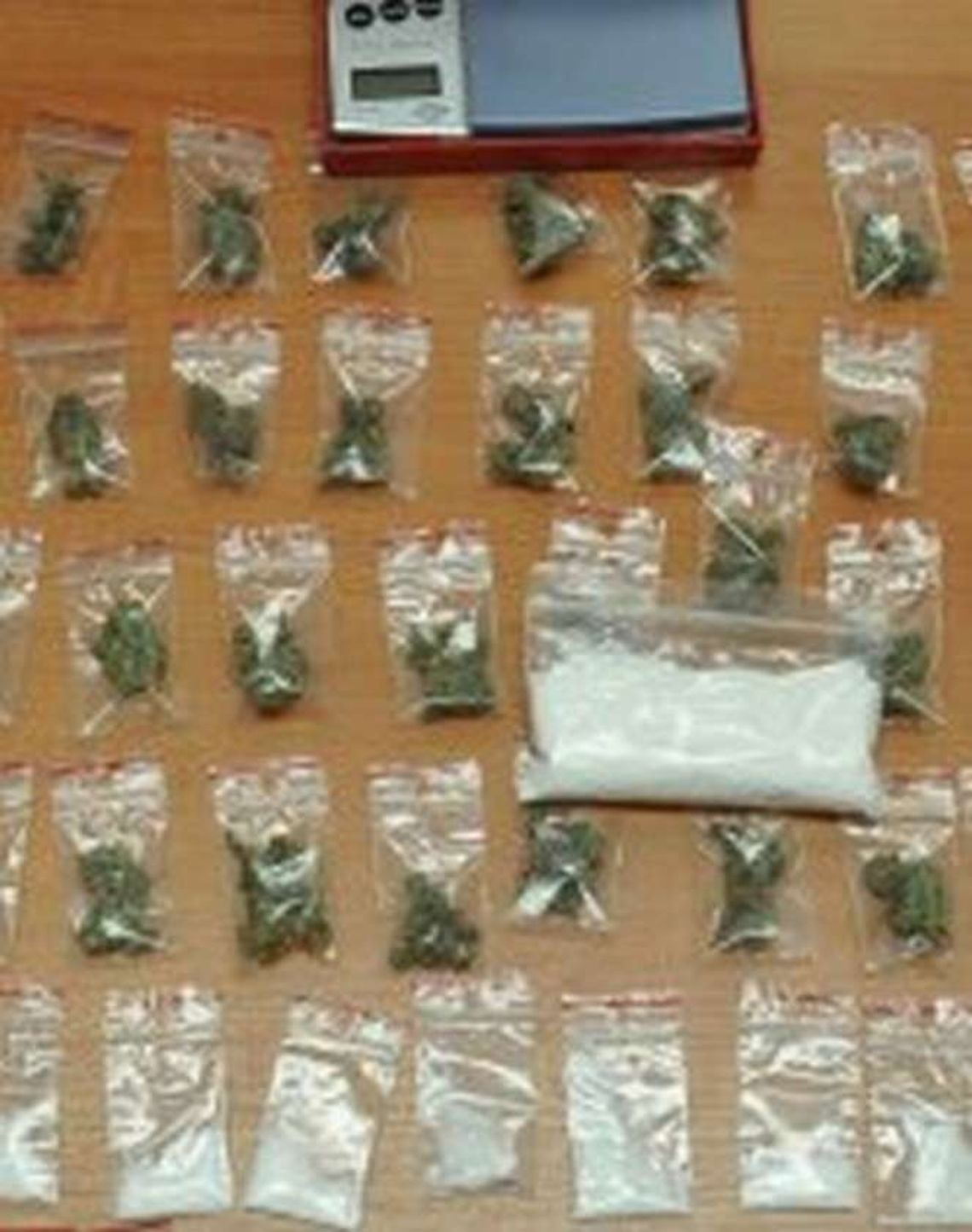 Policyjna akcja w Puławach. Wpadło dwóch mężczyzn z narkotykami