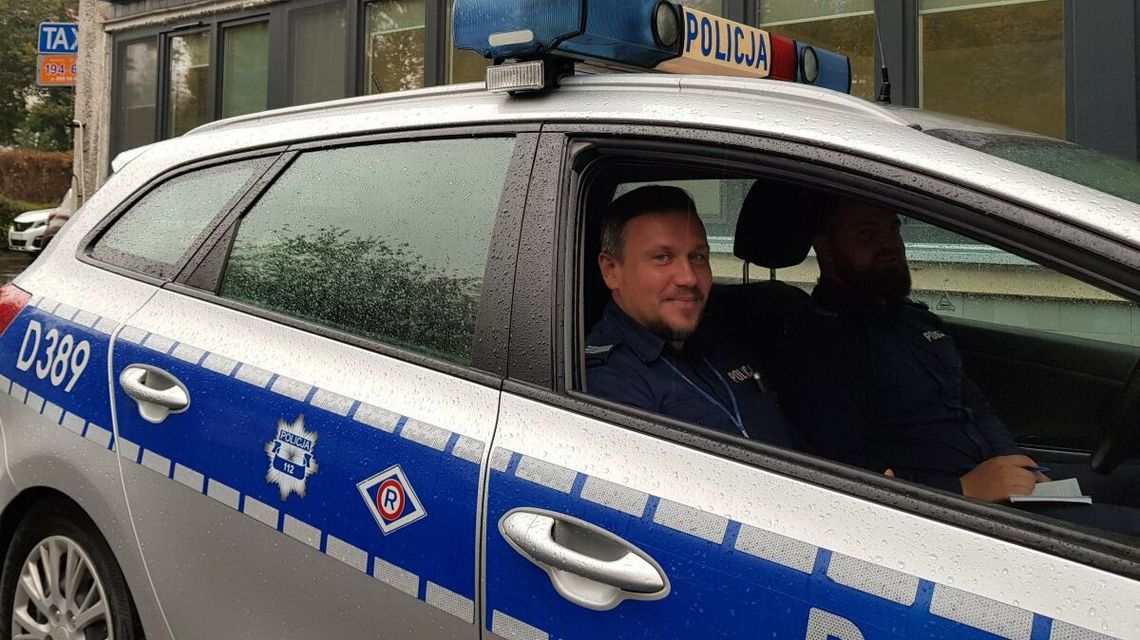 Policyjna drogówka nie tylko łapie kierowców. Jak pomogła w Puławach?