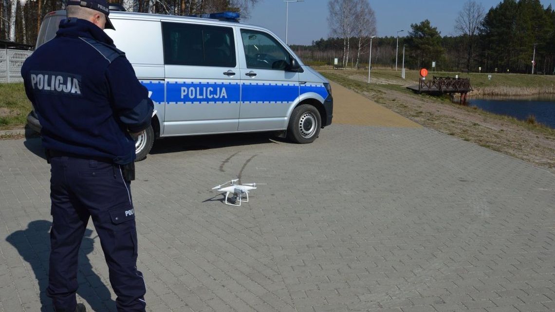 Policyjne drony sprawdzą, czy w weekend nie wyszliśmy z domów Policyjne drony sprawdzą, czy w weekend nie wyszliśmy z domów