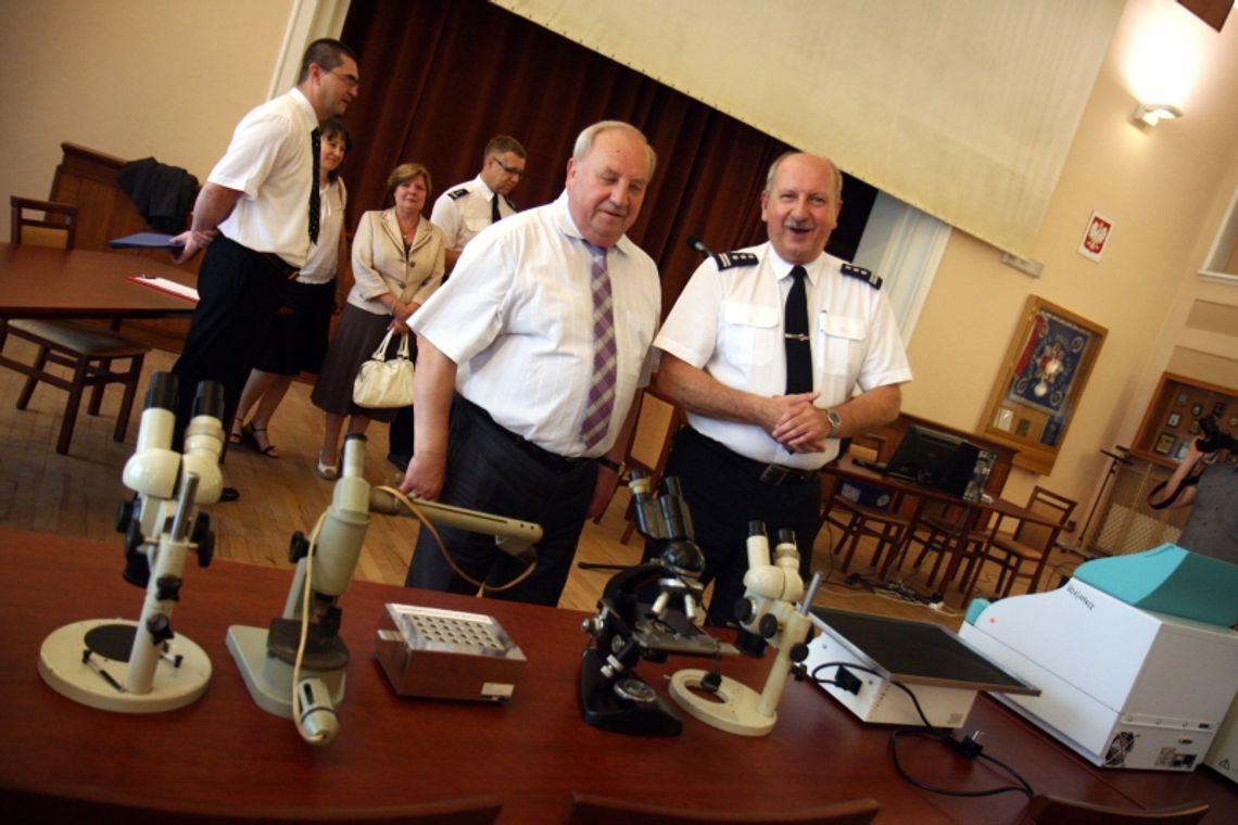 Policyjny sprzęt trafił do Uniwersytetu Przyrodniczego Policyjny sprzęt trafił do Uniwersytetu Przyrodniczego
