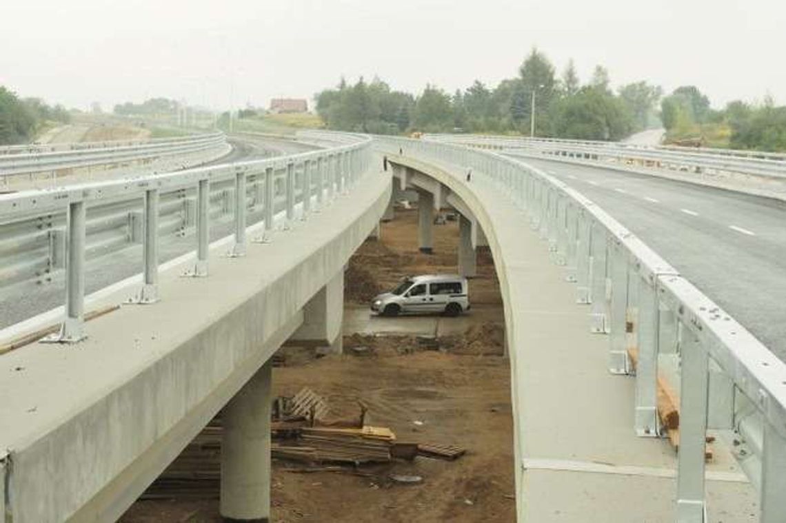 Poligonowa: Drogowcy otworzą oba wiadukty