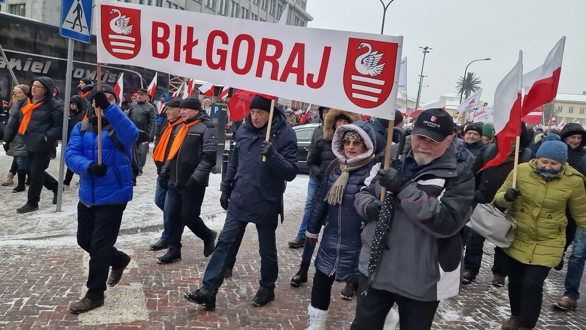 Politycy i sympatycy PiS z naszego regionu na marszu "Wolnych Polaków" (zdjęcia) Politycy i sympatycy PiS z naszego regionu na marszu "Wolnych Polaków" (zdjęcia)