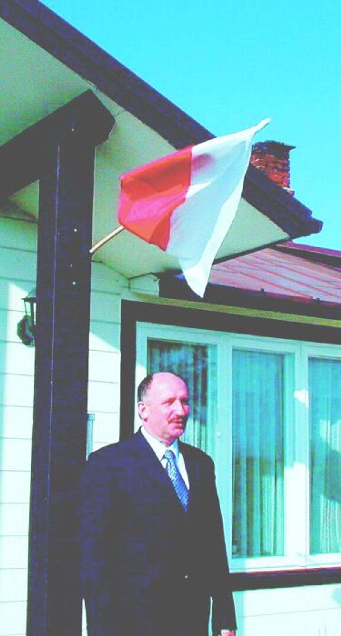Politycy na bakier z flagą