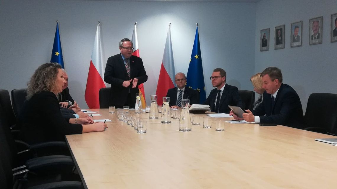 Politycy opozycji z wizytą u marszałka. Rozmawiali o problemach w szpitalach i likwidacji PKS Zamość