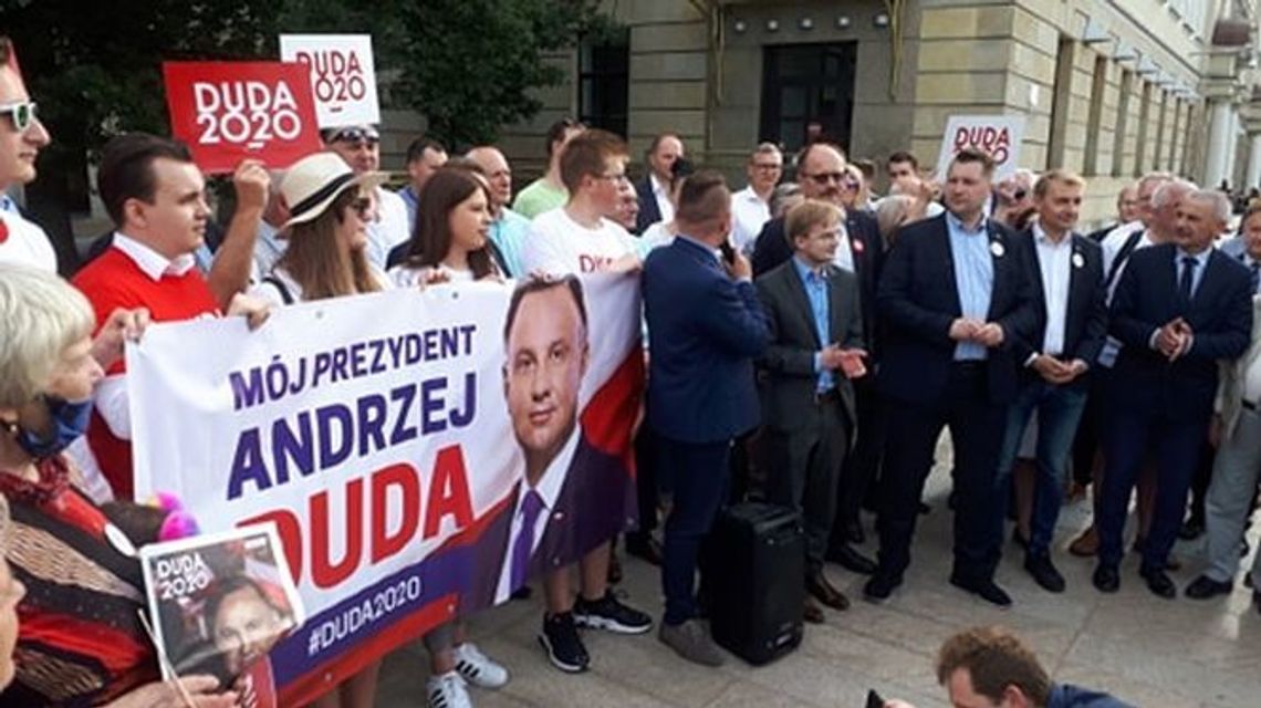 Politycy PiS zachęcają do głosowania na Andrzeja Dudę Politycy PiS zachęcają do głosowania na Andrzeja Dudę