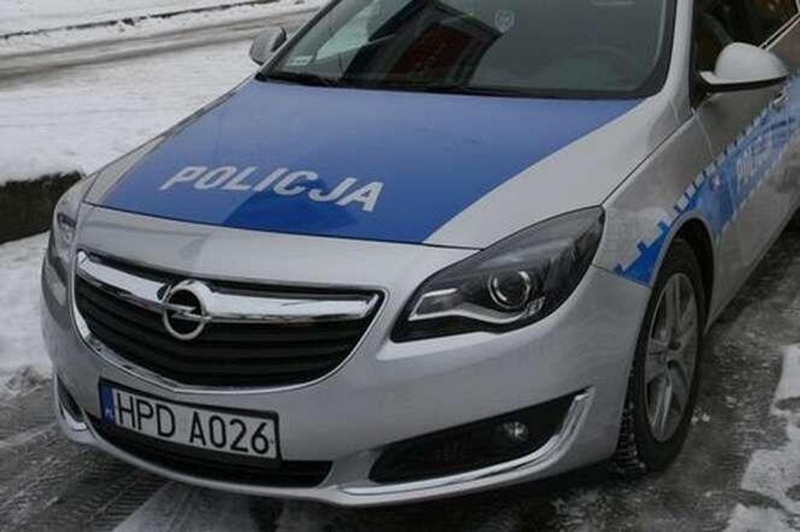 Półnagi szedł poboczem drogi. Nie chciał powiedzieć, gdzie mieszka