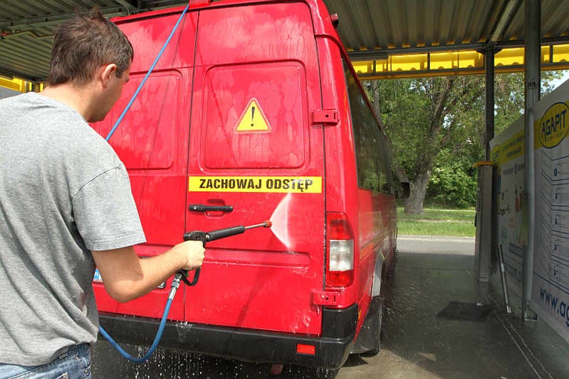 Północna: Darmowy prysznic przy myjni Północna: Darmowy prysznic przy myjni