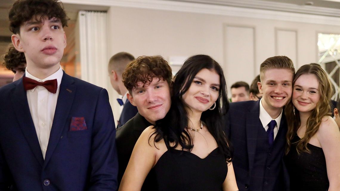 Poloneza czas zacząć. Studniówka XIV LO im. Zbigniewa Herberta w Lublinie Poloneza czas zacząć. Studniówka XIV LO im. Zbigniewa Herberta w Lublinie