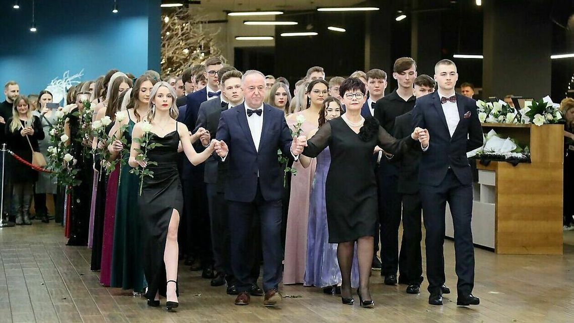 Poloneza czas zacząć. Wyjątkowy bal ZS nr 1 w Lublinie Poloneza czas zacząć. Wyjątkowy bal ZS nr 1 w Lublinie