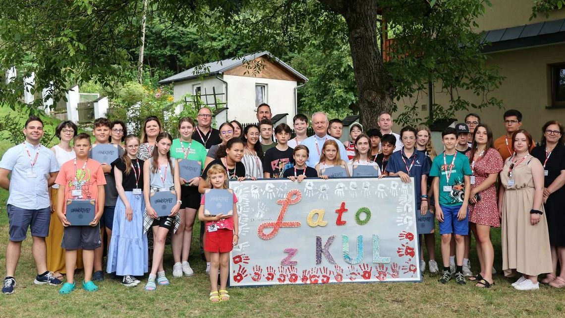 Polonia z całego świata poznaje Kazimierz Dolny. Młodzież nad Wisłę zaprosił KUL