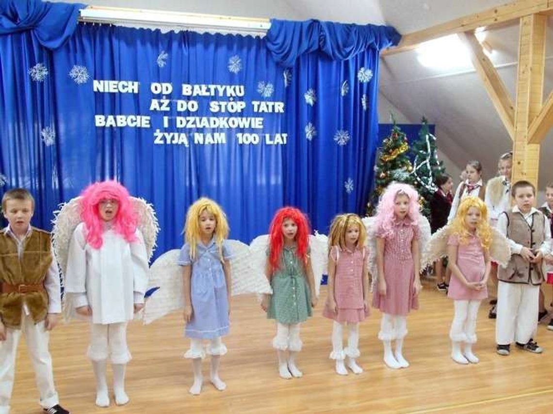 Połoski. Babcie i dziadkowie poszli do szkoły Połoski. Babcie i dziadkowie poszli do szkoły