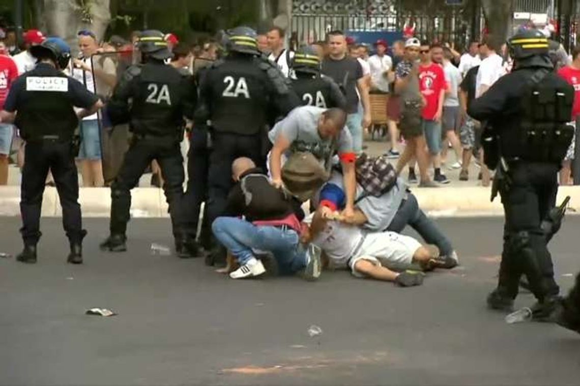 Polscy kibice pobili się między sobą przed meczem z Ukrainą (wideo)