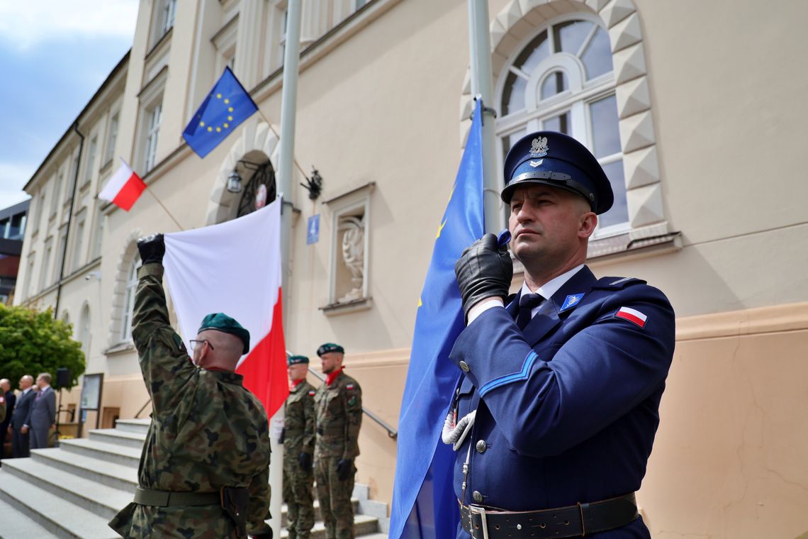 Polska w UE od 22 lat. W Lublinie uczczono rocznicę podniesieniem flag i mocnymi słowami wojewody