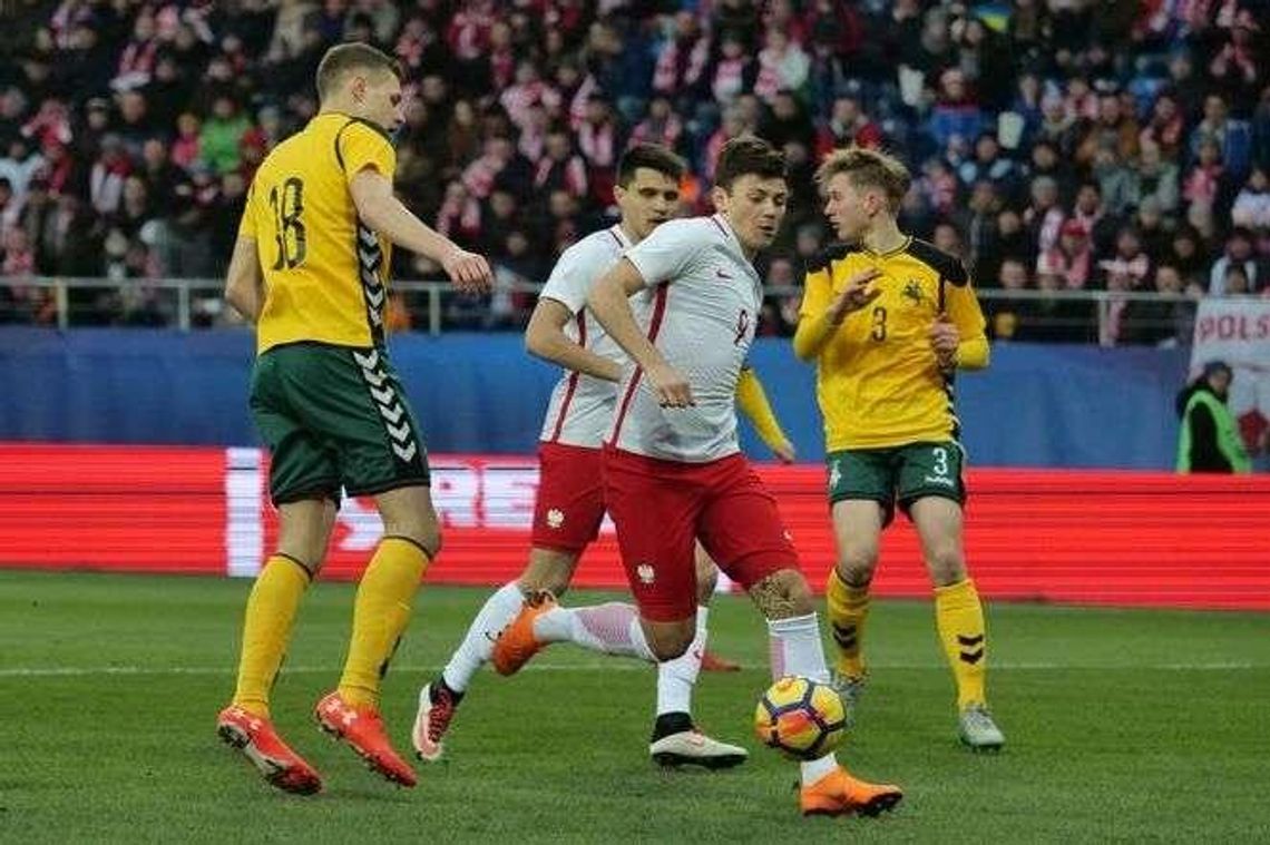 Polska wygrywa z Litwą. Kownacki zrobił różnicę Polska wygrywa z Litwą. Kownacki zrobił różnicę