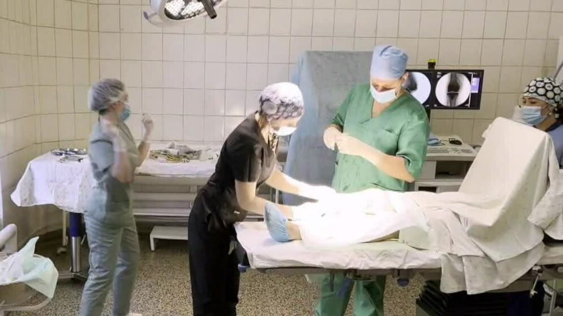 Polski lekarz operuje w ukraińskich szpitalach. „Powiedzieli przyjedź i pojechałem”