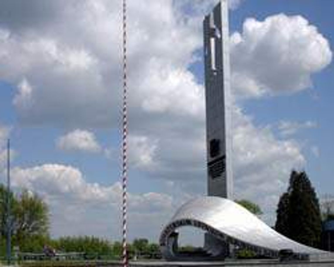 Pomnik Lotnika w Dęblinie (nr 66) - 5 głosów