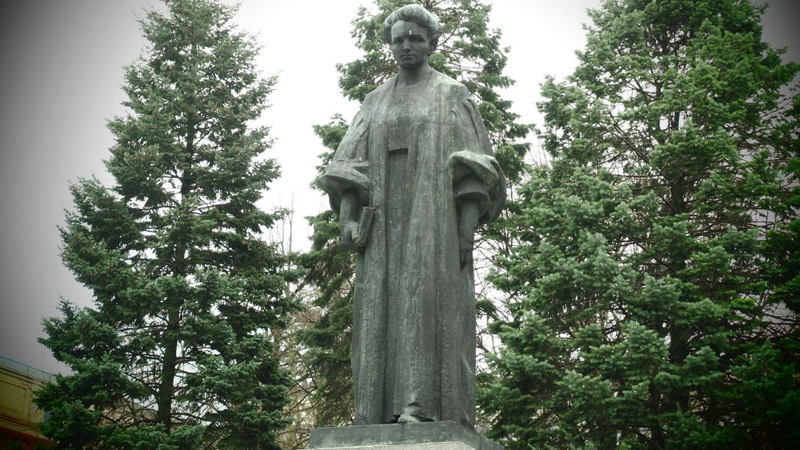 Pomnik Marii Skłodowskiej-Curie zniknie z placu przed rektoratem UMCS