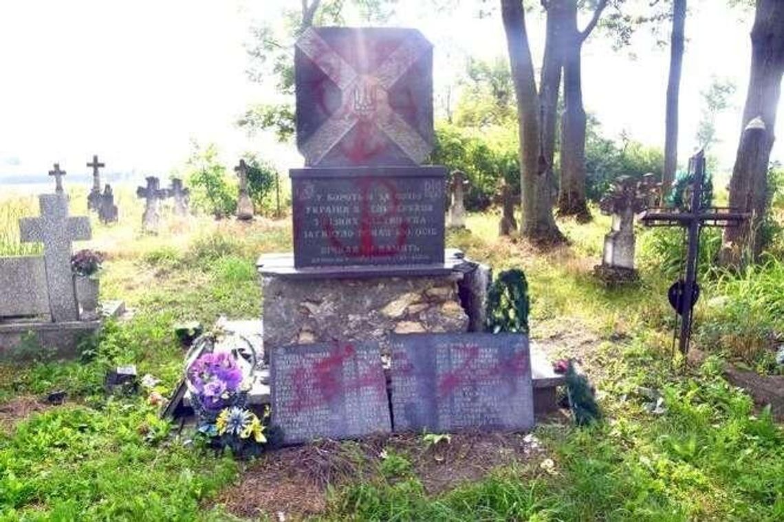 Pomnik UPA budzi skrajne emocje. Kolejny raz go zdewastowano