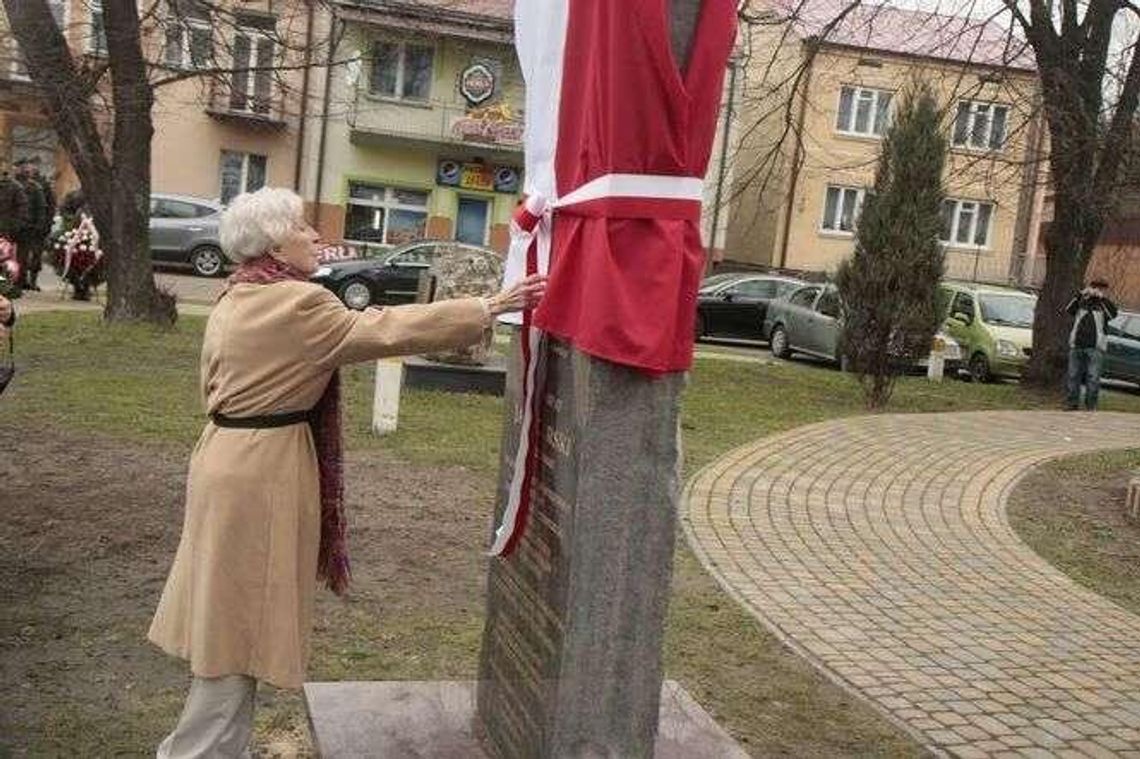 Pomnik w Izbicy upamiętnił 75-lecie misji Jana Karskiego [zdjęcia]