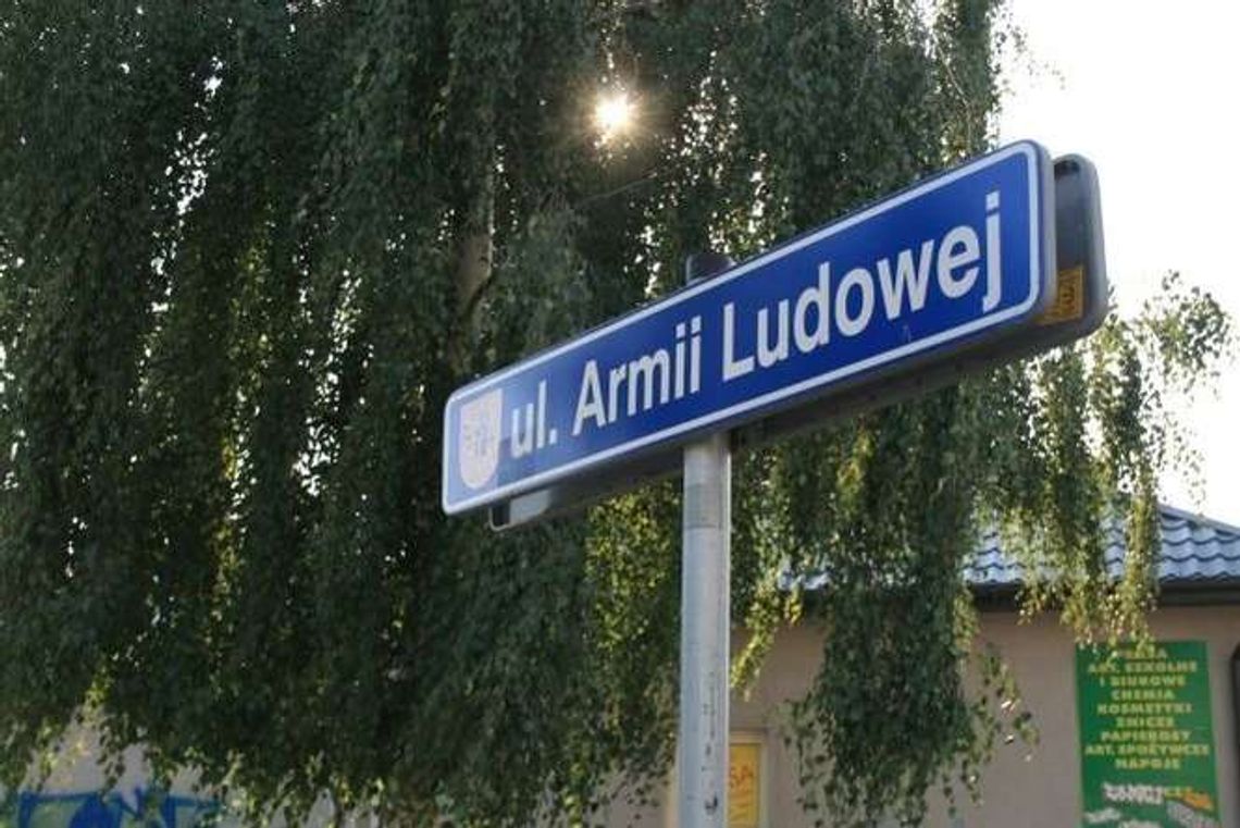 Pomniki i ulice upamiętniające PRL mają się dobrze. Nie wszyscy chcą zmian