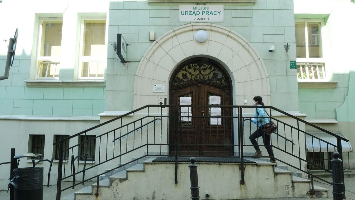 Pomoc dla bezrobotnych. Płatne staże i nawet do 42 tysięcy złotych na założenie firmy Pomoc dla bezrobotnych. Płatne staże i nawet do 42 tysięcy złotych na założenie firmy