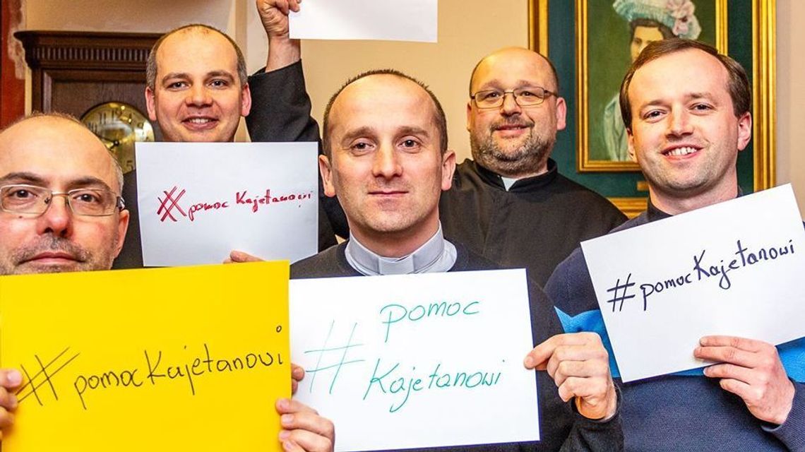 #PomocKajetanowi. Po pożarze domu chłopiec ze swoją mamą i babcią zostali bez dachu nad głową