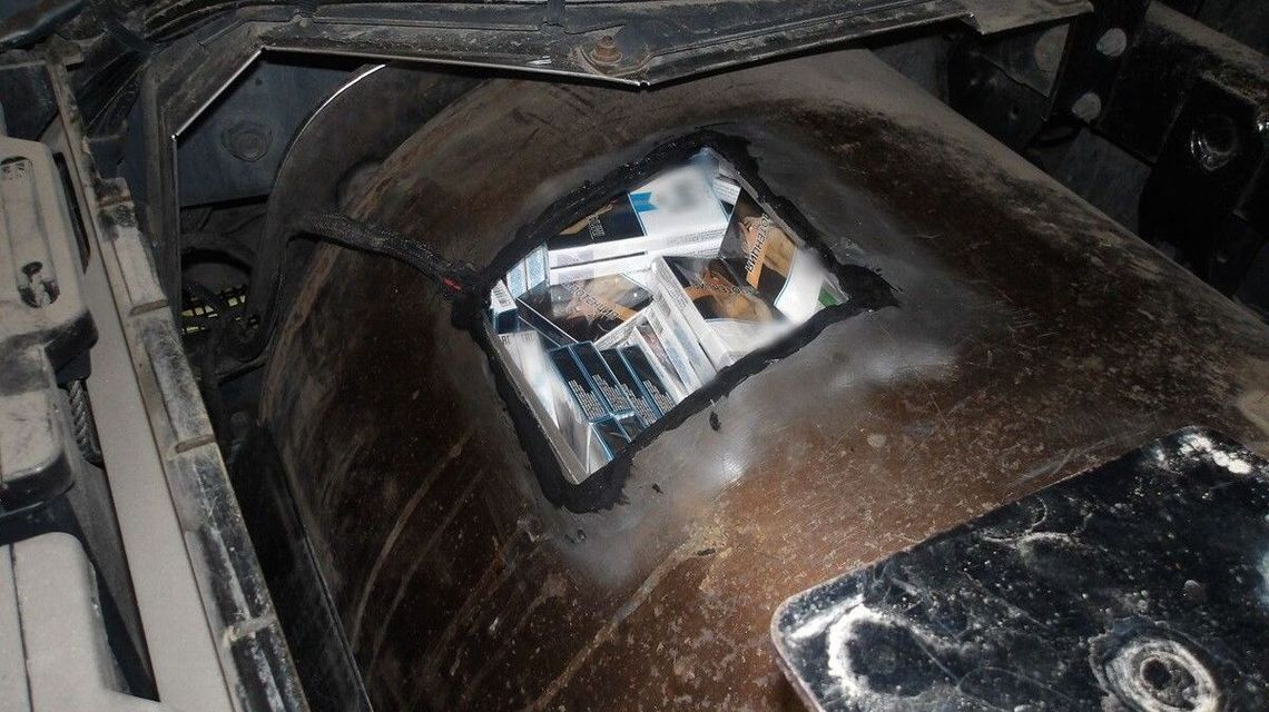 Pomogły psy i rentgen. Przerobione TIR-y z papierosami 